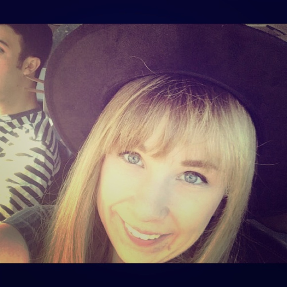 Meet your Posher, Victoria